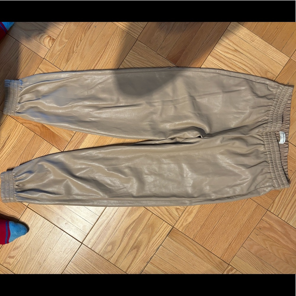 Aritzia tan Babaton leather joggers - small